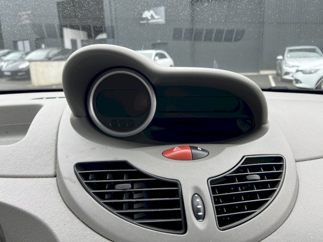 Renault Renault Twingo II (C44) 1.2 16v 75ch Expression