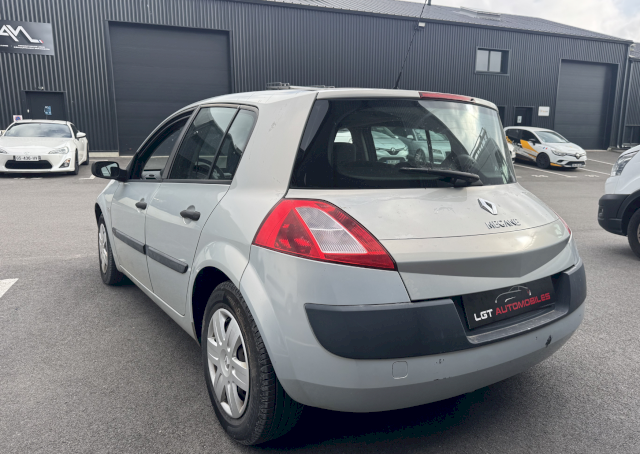 Renault Renault Megane II (B84) 1.9 dCi 120ch Exception