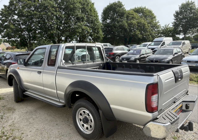 Nissan KING CAB NISSAN PICK UP 2.5 DCI 4WD 4X4