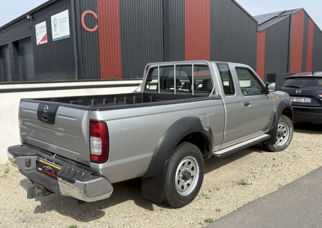 Nissan KING CAB NISSAN PICK UP 2.5 DCI 4WD 4X4