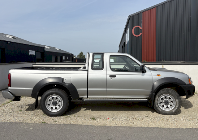 Nissan KING CAB NISSAN PICK UP 2.5 DCI 4WD 4X4