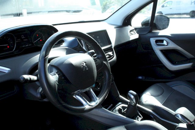 Peugeot Peugeot 2008 1.2 ESSENCE 110CH URBAN CROSS