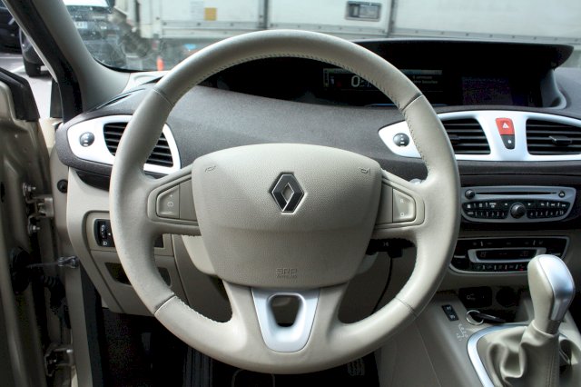 Renault Renault Scenic III 1.5 dCi 110ch FAP Dynamique