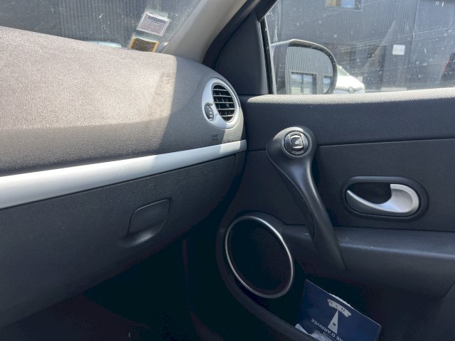 Renault Renault Clio III (B/C85) 1.5 dCi 85ch Dynamique 5p