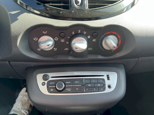 Renault Renault Twingo II (C44) 1.2 LEV 16v 75ch Life eco²