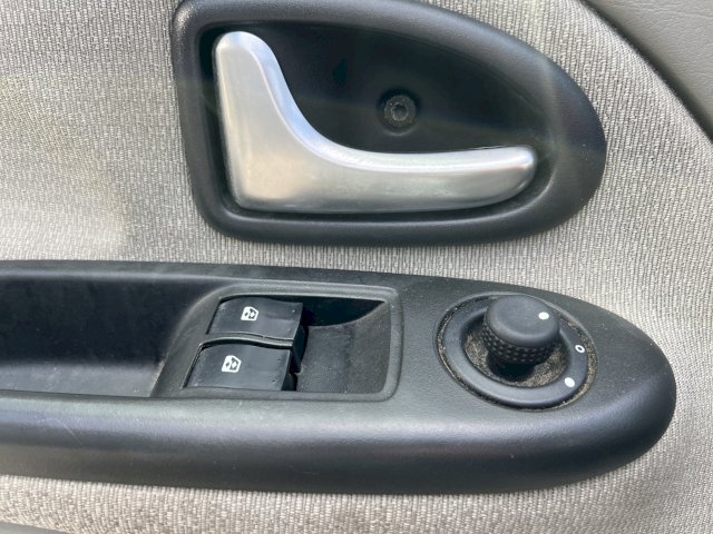 Renault Renault Clio II (B/C65) 1.6 16v 110ch Privilège 5p
