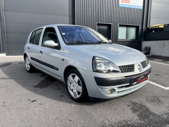 Renault Renault Clio II (B/C65) 1.6 16v 110ch Privilège 5p