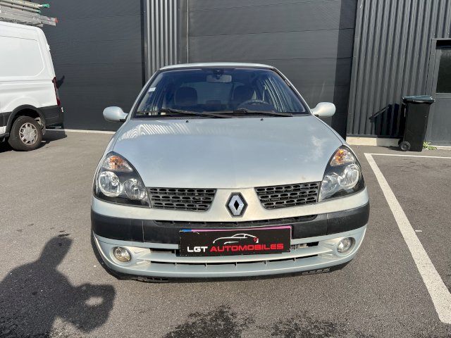 Renault Renault Clio II (B/C65) 1.6 16v 110ch Privilège 5p