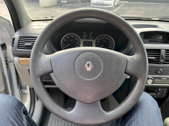 Renault Renault Clio II (B/C65) 1.6 16v 110ch Privilège 5p
