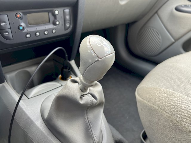 Renault Renault Clio II (B/C65) 1.6 16v 110ch Privilège 5p