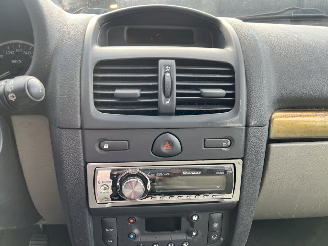 Renault Renault Clio II (B/C65) 1.6 16v 110ch Privilège 5p