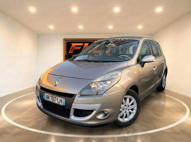 Renault Renault Megane III (B95) 1.9 dCi 130ch FAP Bose eco²