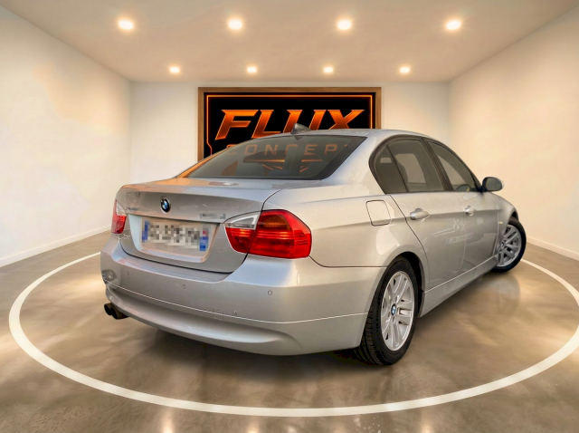 BMW BMW Série 3 V (E90) 318iA 129ch Sport