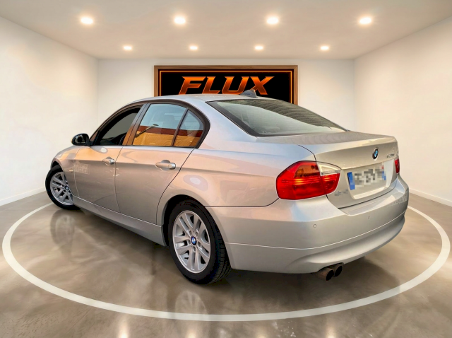 BMW BMW Série 3 V (E90) 318iA 129ch Sport
