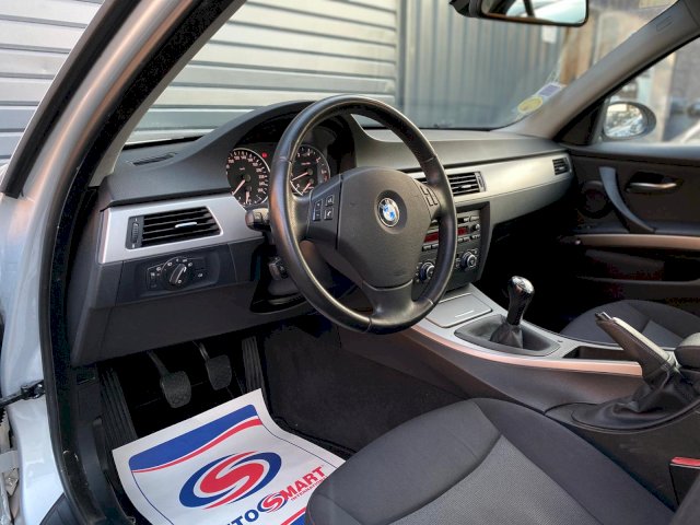 BMW BMW Série 3 V (E90) 318iA 129ch Sport