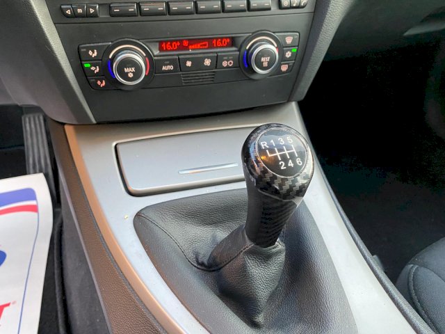 BMW BMW Série 3 V (E90) 318iA 129ch Sport