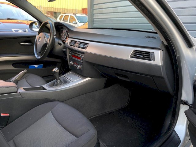 BMW BMW Série 3 V (E90) 318iA 129ch Sport