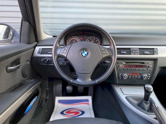 BMW BMW Série 3 V (E90) 318iA 129ch Sport