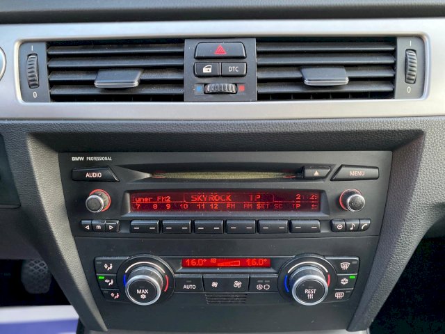 BMW BMW Série 3 V (E90) 318iA 129ch Sport