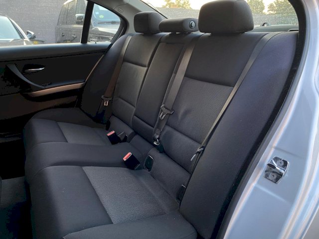 BMW BMW Série 3 V (E90) 318iA 129ch Sport