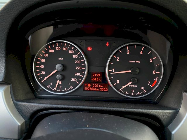 BMW BMW Série 3 V (E90) 318iA 129ch Sport