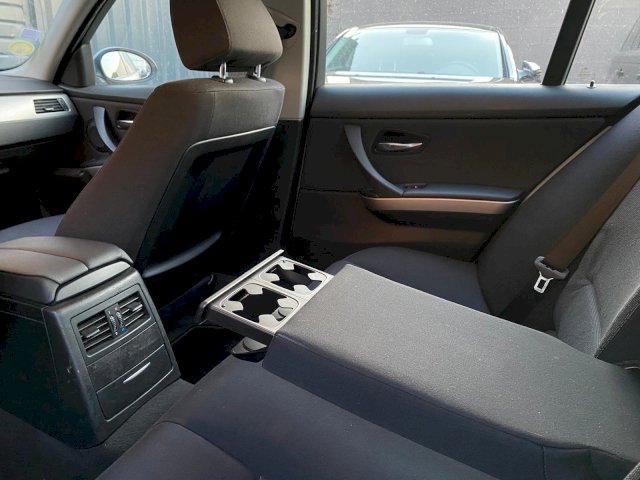 BMW BMW Série 3 V (E90) 318iA 129ch Sport