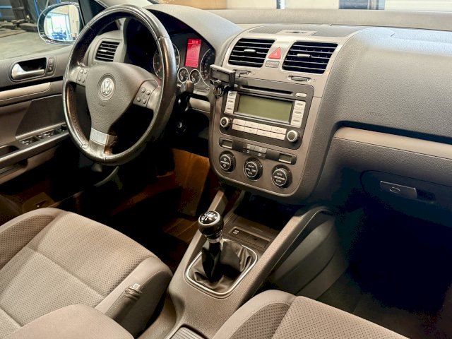 Volkswagen Volkswagen Golf V 1.6 102 Confortline 5p