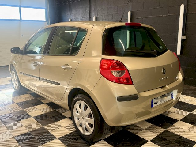Renault Renault Clio III (B/C85) 1.5 dCi 85ch Privilège 5p