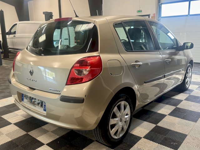 Renault Renault Clio III (B/C85) 1.5 dCi 85ch Privilège 5p