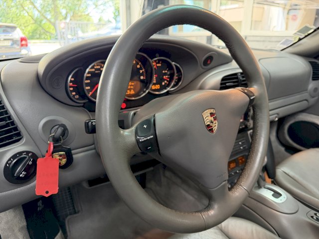 Porsche Porsche 911 III (996) 320ch Carrera 4 TipTronic