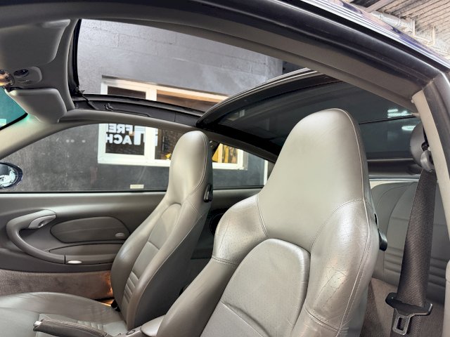 Porsche Porsche 911 III (996) 320ch Carrera 4 TipTronic