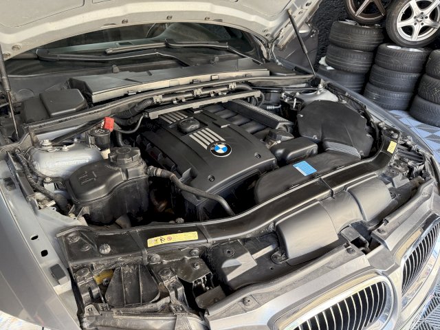 BMW BMW Série 3 V (E93) 325i 218ch Confort