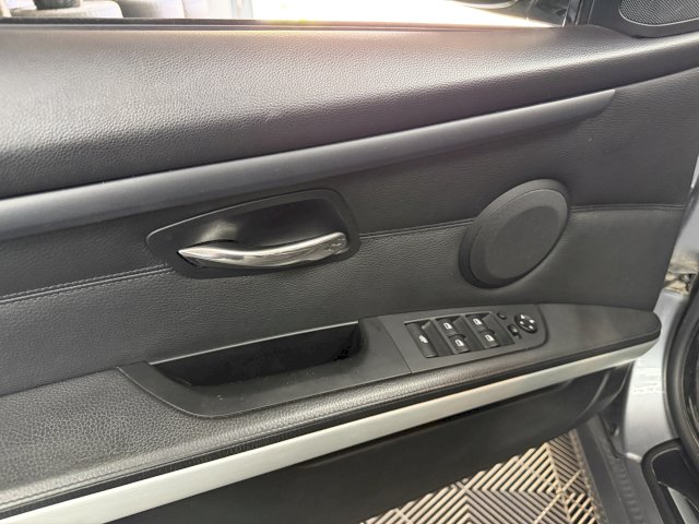 BMW BMW Série 3 V (E93) 325i 218ch Confort
