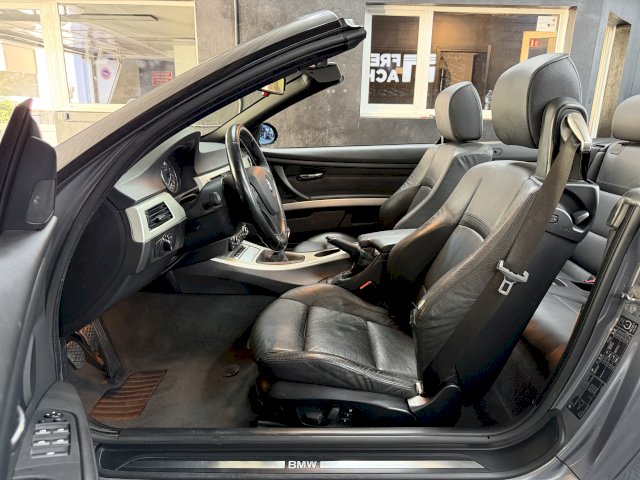 BMW BMW Série 3 V (E93) 325i 218ch Confort