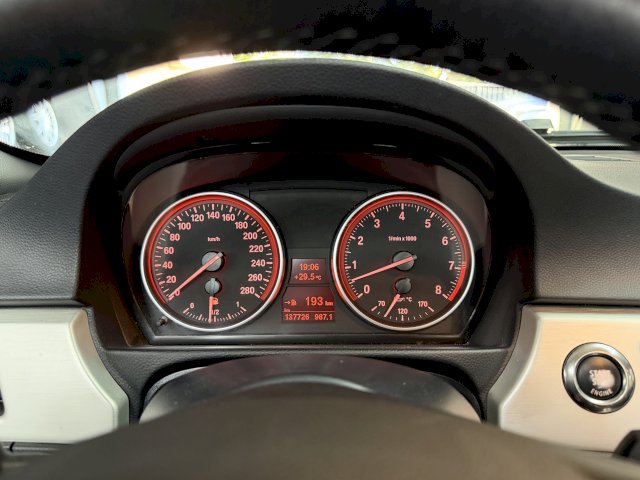 BMW BMW Série 3 V (E93) 325i 218ch Confort