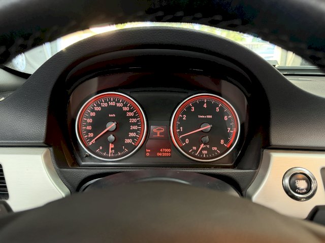 BMW BMW Série 3 V (E93) 325i 218ch Confort