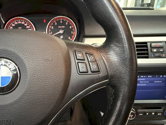 BMW BMW Série 3 V (E93) 325i 218ch Confort
