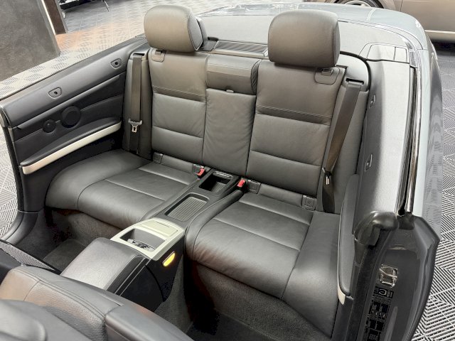 BMW BMW Série 3 V (E93) 325i 218ch Confort