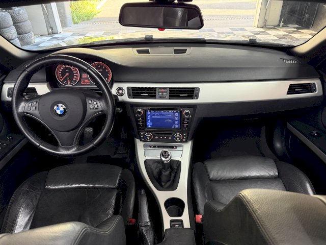 BMW BMW Série 3 V (E93) 325i 218ch Confort