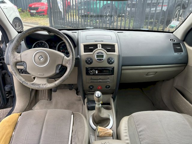 Renault Renault Megane II (B84) 2.0 dCi 150ch Dynamique