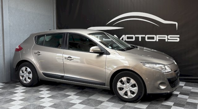 Renault Renault Megane III1.5 dCi 105ch Carminat TomTom