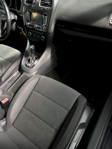 Volkswagen Volkswagen Golf VI 1.6 TDI 105 Confortline Business DSG7