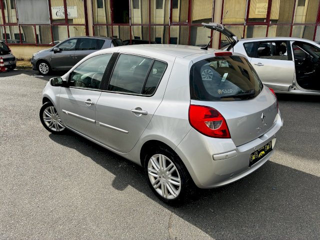 Renault Renault Clio III (B/C85) 1.4 16v 98ch Pack Authentique 5p
