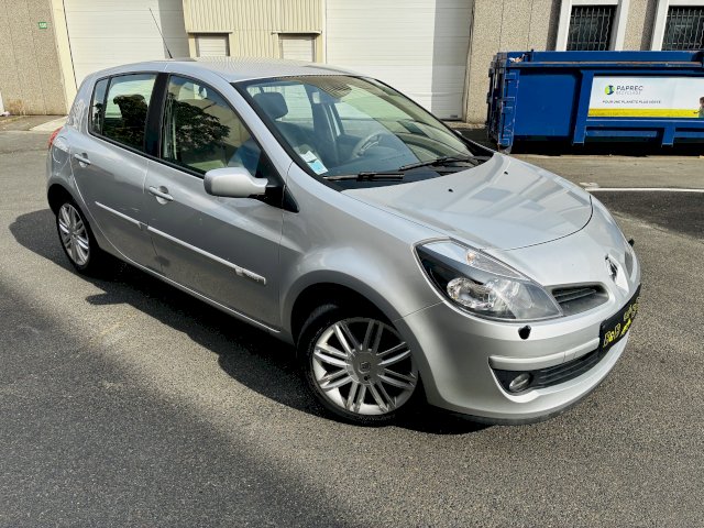 Renault Renault Clio III (B/C85) 1.4 16v 98ch Pack Authentique 5p