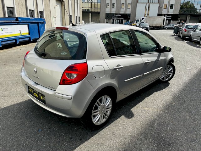 Renault Renault Clio III (B/C85) 1.4 16v 98ch Pack Authentique 5p