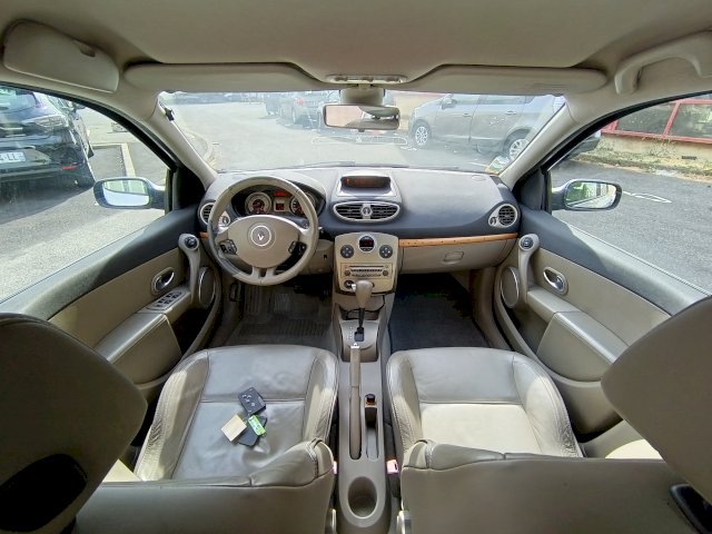 Renault Renault Clio III (B/C85) 1.4 16v 98ch Pack Authentique 5p