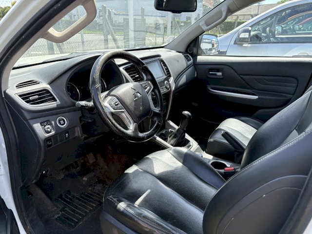 Mitsubishi Mitsubishi L200 2.2 DI-D 150ch Club Cab Instyle Navy MY 2022