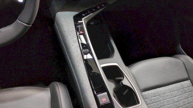 Peugeot 5008 HYBRID 145 BVA E-DCS6 7PL ALLURE SUREQUIPE