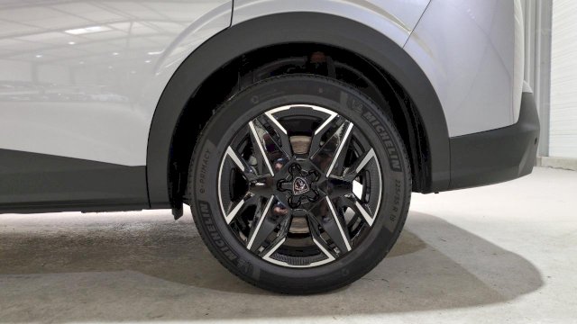 Peugeot 5008 HYBRID 145 BVA E-DCS6 7PL GT