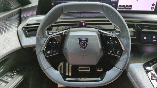 Peugeot 5008 HYBRID 145 BVA E-DCS6 7PL GT